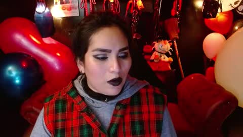 Snapshot of kureiji_fetish chatting on October 2025 12:08:02 AM Fetiche Woman online show from October 2025 12:08:02 AM