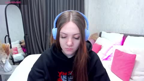 Snapshot of kvetachka chatting on December 2024 12:18:01 AM Kvetachka Thu-Sun 0900am-1500pmGTM2 online show from December 2024 12:18:01 AM