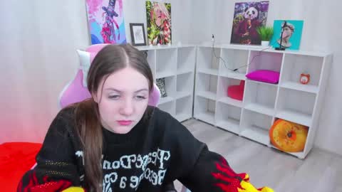 Snapshot of kvetachka chatting on December 2024 01:00:02 AM Kvetachka Thu-Sun 0900am-1500pmGTM2 online show from December 2024 01:00:02 AM