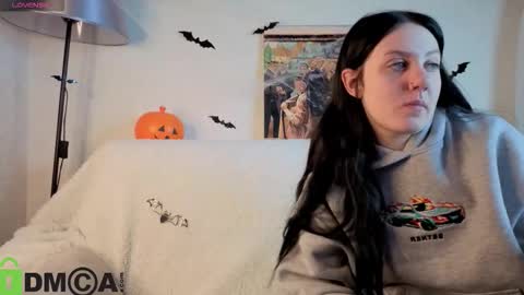 Snapshot of kvetachka chatting on October 2025 01:44:01 AM Kvetachka Thu-Sun 0900am-1500pmGTM2 online show from October 2025 01:44:01 AM