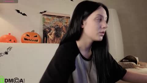 Snapshot of kvetachka chatting on October 2025 01:31:01 AM Kvetachka Thu-Sun 0900am-1500pmGTM2 online show from October 2025 01:31:01 AM