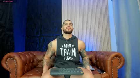 kylenorth_ online show from November 2025 06:10:01 PM