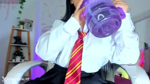 Snapshot of kylie_evans_18 chatting on February 2025 03:15:02 PM Kylie online show from February 2025 03:15:02 PM