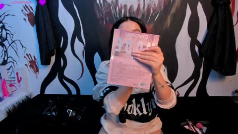 Snapshot of kylie_foxx1 chatting on December 2024 07:33:02 AM submissive demon Please help me to reach 500 thumbs up online show from December 2024 07:33:02 AM