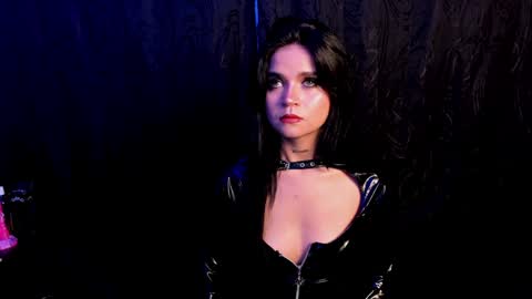 Snapshot of kylie_foxx1 chatting on January 2025 01:50:01 AM submissive demon Please help me to reach 500 thumbs up online show from January 2025 01:50:01 AM