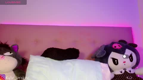 k ylie online show from February 2025 09:27:02 PM