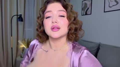 Kylie Lips online show from July 2026 06:03:01 PM