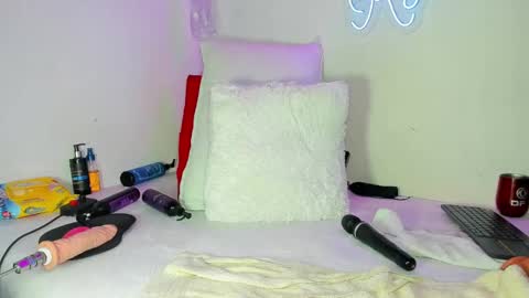 Snapshot of kylie_sttel chatting on December 2024 03:55:02 AM kylie Sttel online show from December 2024 03:55:02 AM