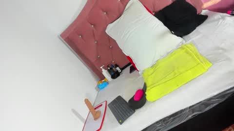 Snapshot of kylie_sttel chatting on September 2025 11:43:01 PM kylie Sttel online show from September 2025 11:43:01 PM