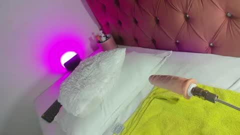 Snapshot of kylie_sttel chatting on May 2026 04:06:02 PM kylie Sttel online show from May 2026 04:06:02 PM