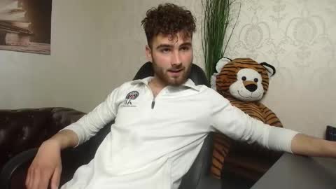 KyloEast online show from April 2026 04:48:01 AM