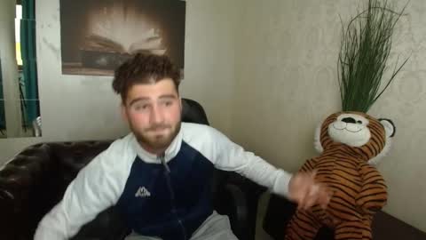 KyloEast online show from May 2026 02:45:01 PM