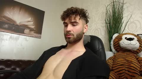 KyloEast online show from May 2026 05:02:02 AM