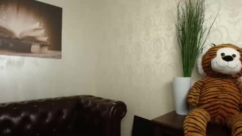 KyloEast online show from May 2026 09:17:02 AM