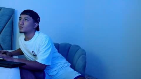 kyro_estrada online show from December 2025 06:23:01 PM