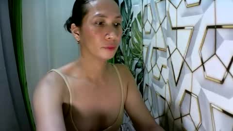kyutshyne online show from April 2026 06:14:02 PM