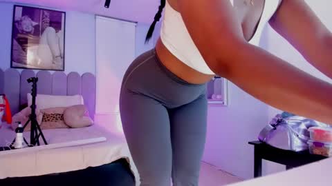 Cris  online show from February 2025 11:32:02 AM