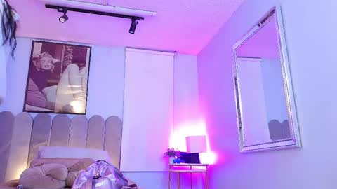 Cris  online show from March 2025 11:28:01 AM