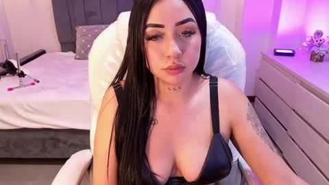  L A R A   online show from February 2026 09:22:01 PM