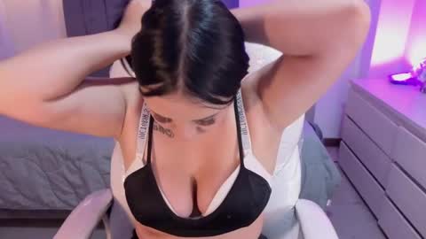 L A R A   online show from April 2026 08:00:02 PM