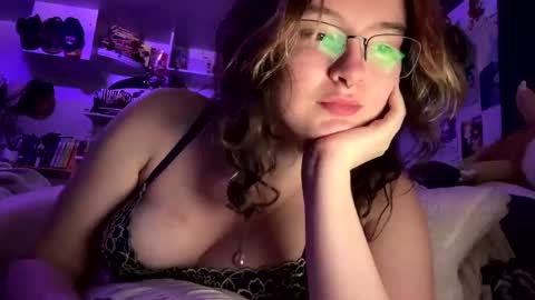 lacedinsin online show from September 2025 04:56:02 AM