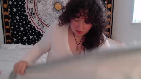 Lacey online show from November 2025 07:13:01 PM