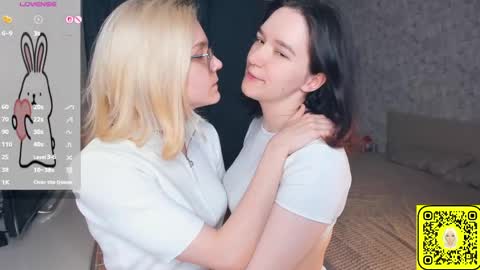 Snapshot of lacyedison chatting on June 2026 07:13:01 PM Violet and Isabel online show from June 2026 07:13:01 PM