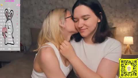 Violet and Isabel online show from June 2026 07:16:02 PM