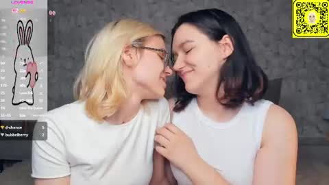 Violet and Isabel online show from June 2026 07:23:01 PM