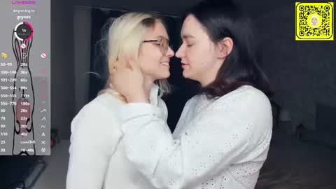 Violet and Isabel online show from July 2026 07:18:02 PM