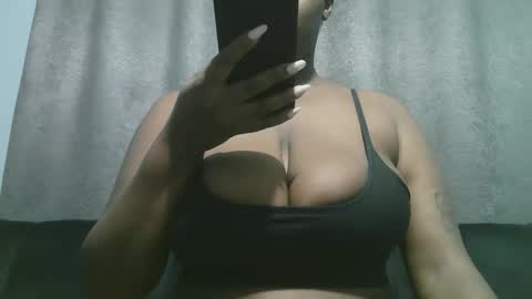 lady_dearra online show from December 2025 02:41:01 AM