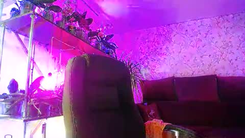 Snapshot of lady_gloria chatting on April 2026 05:47:02 AM Lady Gloria online show from April 2026 05:47:02 AM