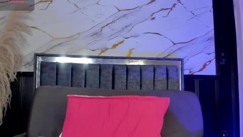 lady_lucy69 online show from April 2026 12:33:01 PM