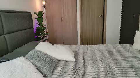    700  1300 -5 online show from September 2025 12:52:01 PM