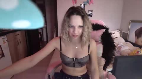 lady_smile69 online show from December 2024 10:50:02 AM