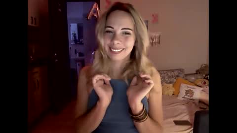 lady_smile69 online show from October 2025 04:36:02 PM