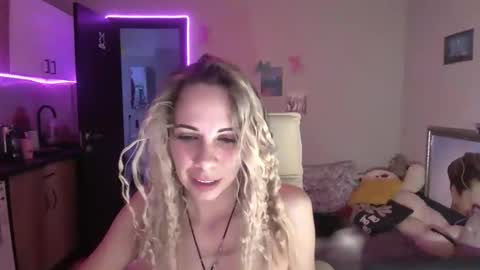 lady_smile69 online show from December 2025 05:30:01 PM