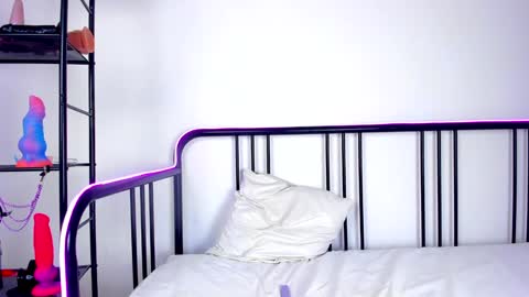 Mia online show from December 2024 07:42:01 PM