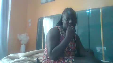 lindah32 online show from December 2025 07:38:02 AM