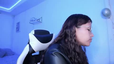  Lady  online show from November 2025 02:06:01 AM