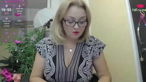 Snapshot of ladyjeen chatting on September 2025 03:13:01 PM Lady Jeen Back on Sunday 8th of December online show from September 2025 03:13:01 PM