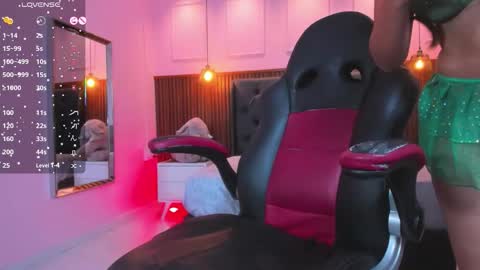 LADY  online show from November 2025 07:58:01 PM