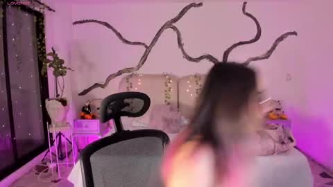 Lady  online show from October 2025 04:51:02 AM