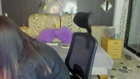 Lady  online show from February 2026 04:46:02 AM