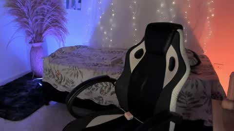 Lady  online show from May 2026 11:35:01 PM