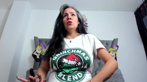 Snapshot of lailacastillomilf chatting on December 2024 10:34:02 AM Lailacastillo online show from December 2024 10:34:02 AM