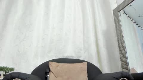 Snapshot of lailacastillomilf chatting on January 2025 01:35:02 PM Lailacastillo online show from January 2025 01:35:02 PM