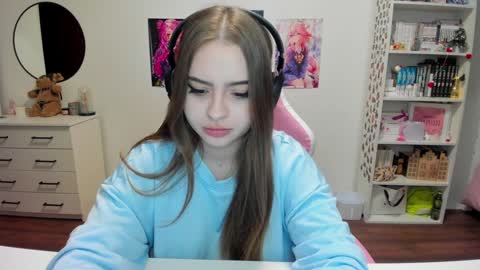 Snapshot of lain__ chatting on December 2024 11:25:01 PM Kira online show from December 2024 11:25:01 PM