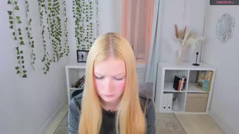 Laly online show from October 2025 11:27:02 AM