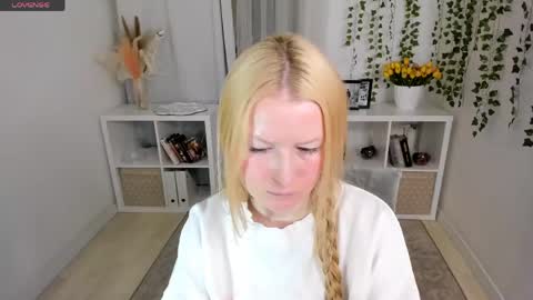 Laly online show from April 2026 11:42:02 AM